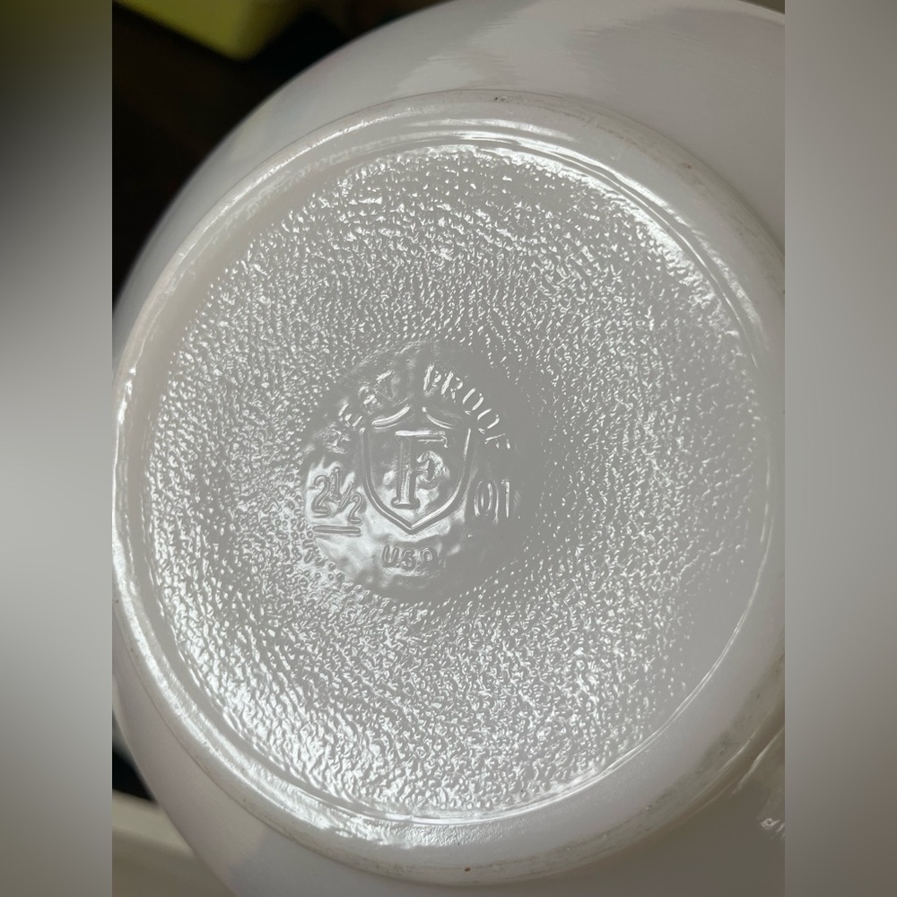 SOLD Vintage Federal Glass Golden Sunflower Print Milk Glass Bowl💛 - Picture 5 of 7